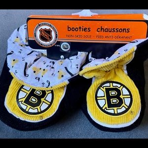 New Boston Bruins Booties 0-6mos